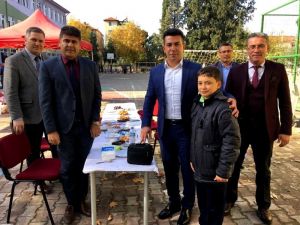 Kaymakam Kılınç’ta başarılı öğrenciye laptop