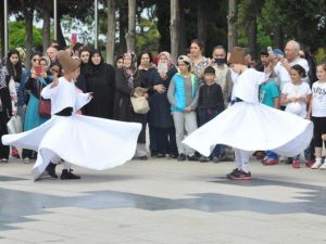 Minik semazenlerden gösteriye davet