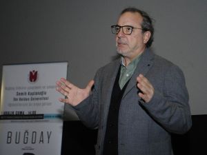 ‘Buğday’ filminin yönetmeni Kaplanoğlu, öğrencilerle bir araya geldi