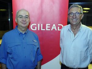 Doktorlar HIV farkındalığı için sahne aldı