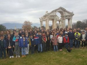 Başak Koleji öğrencileri Aphrodisias’ı gezdi