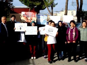 Sağlık çalışanları engelliler için yürüdü