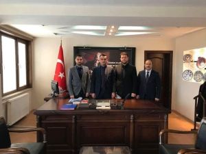 Başarılı öğretmen ödüllendirildi