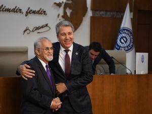 Basının duayen hocasına anlamlı ödül