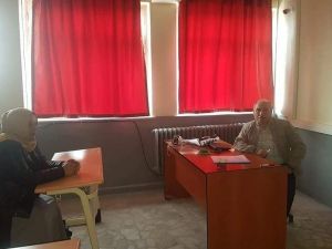 2 çocuk annesi 34 yaşında kadın okuma yazma öğreniyor