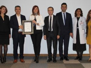 Medical Park İzmir BSI Belgesini aldı