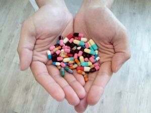 “Bilinçsiz ilaç kullanımı savunma sistemini çökertiyor”