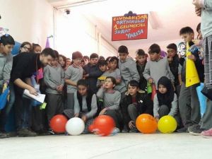 Öğrenciler, kendi icatları oyuncak arabalarla yarıştı