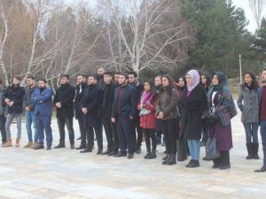 Dumlupınar Üniversitesi öğrencilerinden şehitlik ziyareti