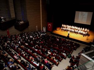 İzmir’in koroları Karşıyaka’da buluştu