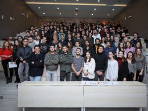 Üniversiteli abla ve ağabeylerinden ilk ve ortaöğretim öğrencilerine hediye kitap