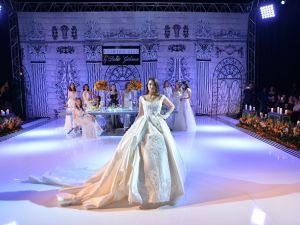 EV’leniyoruz Fuarı’nda gelinlik defilesi moda severlerin beğenisini kazandı