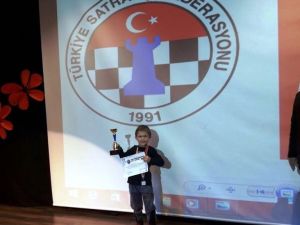 Aydınlı Furkan’dan satrançta büyük başarı