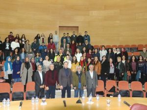 Akhisar’da edebiyat ve sanat üzerine söyleşi