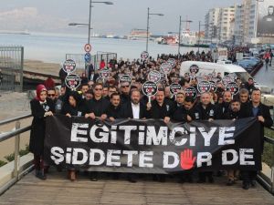 Eğitimciler şiddete karşı yürüdü