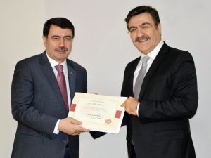 Uzlaştırmacı eğitimini tamamlayan İstanbul Valisi Şahin de sertifikasını aldı