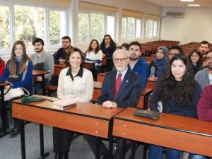 Vecihi Özerdemli, “Eczacı kendini çok yönlü geliştirmeli”