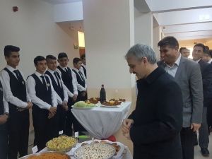 Öğrencilerin yemekleri protokolden tam not aldı