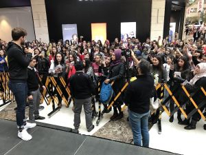 Çağrı Miraç Aktaş okuyucuları ile Nata Vega Outlet’te buluştu