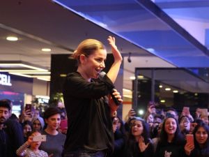 Merve Özbey, Samsunlu hayranlarıyla buluştu