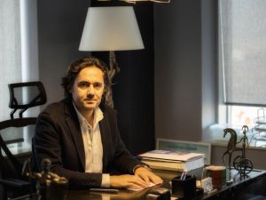 Kirpik iltihabı arpacığa neden olabilir