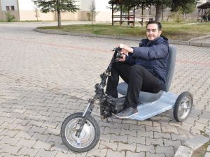 DPÜ öğrencileri güneş enerjili araba üretti