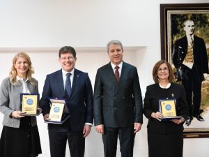 Ege’de rektör yardımcıları törenle uğurlandı