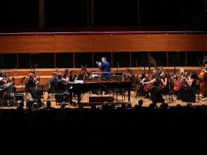 Kerem Görsev’den müzik ziyafeti