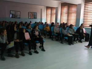 Lise öğrencilerine kişisel gelişim semineri