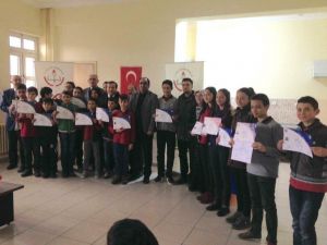 Kursiyerlere belgeleri törenle verildi