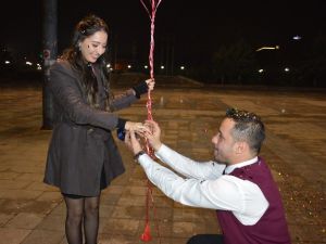 Yeni yıla evlilik teklifi ile girdiler