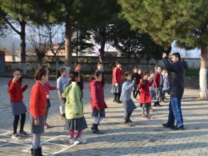 Salihli’de öğrencilere uygulamalı spor eğitimi