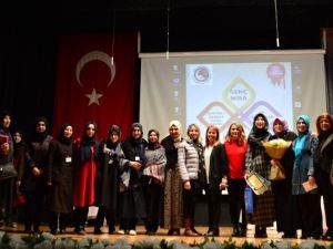 “Genç Nida”lar İzmir’de yarıştı