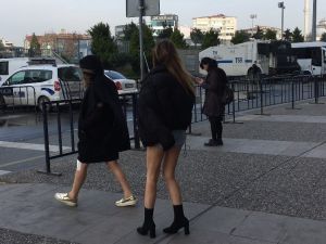 Oyuncu Feyza Civelek’e polise mukavemet gözaltısı