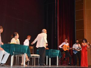 ’Berber’ oyunu Efeler’de ayakta alkışlandı