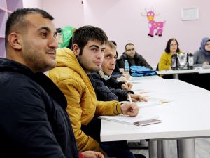 Engelli adaylar sınava hazırlanıyor