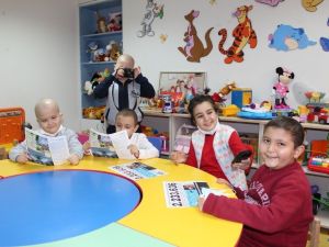 Lösemili çocuklardan gazetecilere kutlama