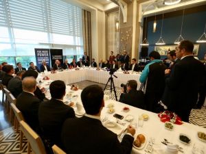 Bakan Kurtulmuş Alman basın mensuplarıyla bir araya geldi