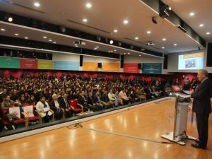 Liseli gençler İzmir Ekonomi’de mesleklerini seçti