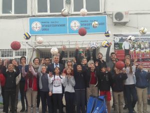 Üniversiteli öğrencilerden, Taytanlı öğrencilere yardım eli