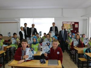 THK, öğrencilere defter dağıttı