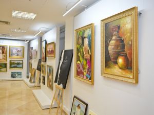 Resim öğretmeni ve öğrencilerinden "Işıltılı Fırçalar" sergisi