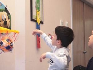 Doğuştan serebral palsi hastası olan çocuk 7 yaşında ilk adımını attı