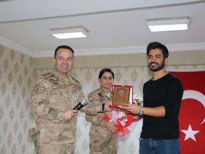 Mehmetçik Yusuf Güney ile moral depoladı