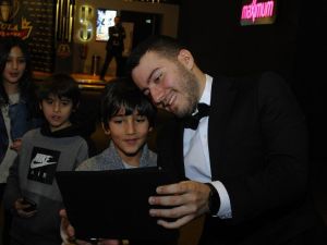 Enes Batur hayranları galaya yoğun ilgi gösterdi