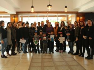 Minik öğrenciler sertifikalarını aldı