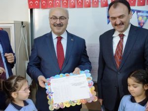 Öğrenciler Vali Köşger’e karne verdi