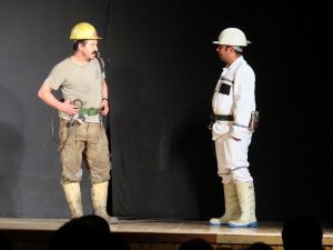 Kahraman madencilerin yaşam mücadelesi, tiyatro sahnesinde anlatıldı