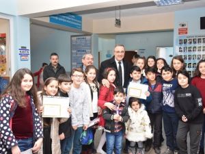 Öğrenciler karnelerini Başkan Karaçoban’dan aldı