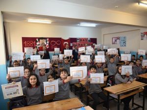 Yunusemre’den öğrencilere karne hediyesi